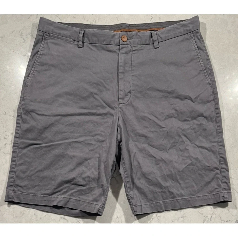 Tommy Bahama Chino Shorts Mens 38 Gray Cotton Stretch Flat Front Preppy Casual